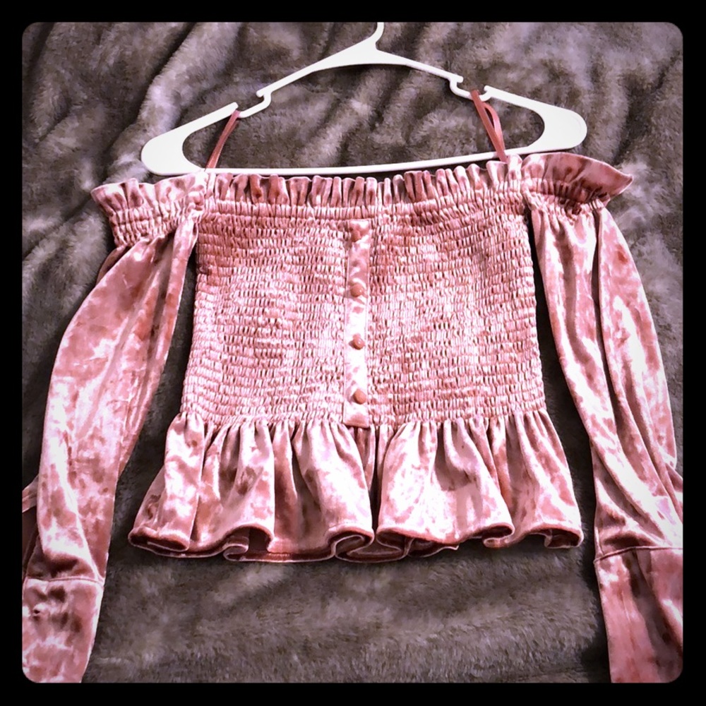 Greyson 🖤 off shoulder top